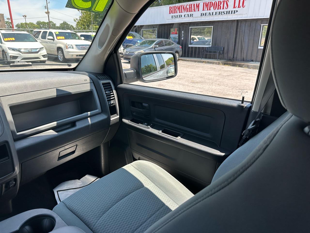 RAM 1500 2WD Crew Cab 140.5" Express 2015