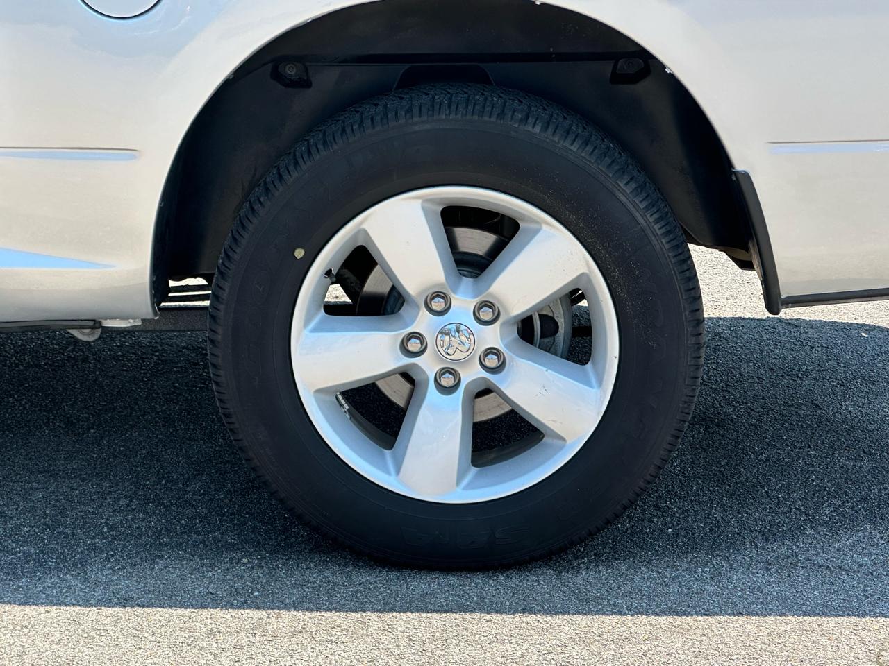 RAM 1500 2WD Crew Cab 140.5" Express 2015