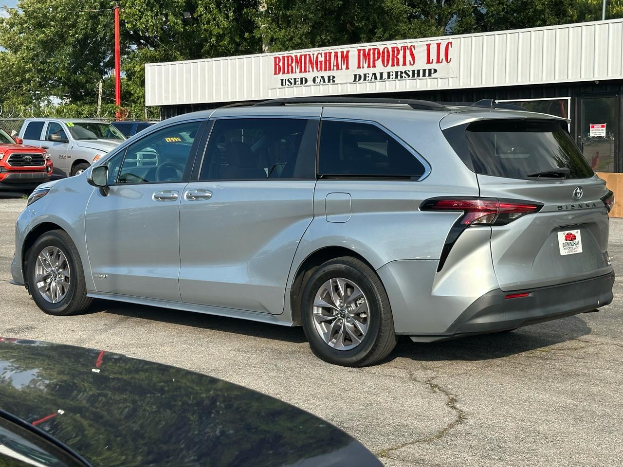 Toyota Sienna LE FWD 8-Passenger (Natl) 2021