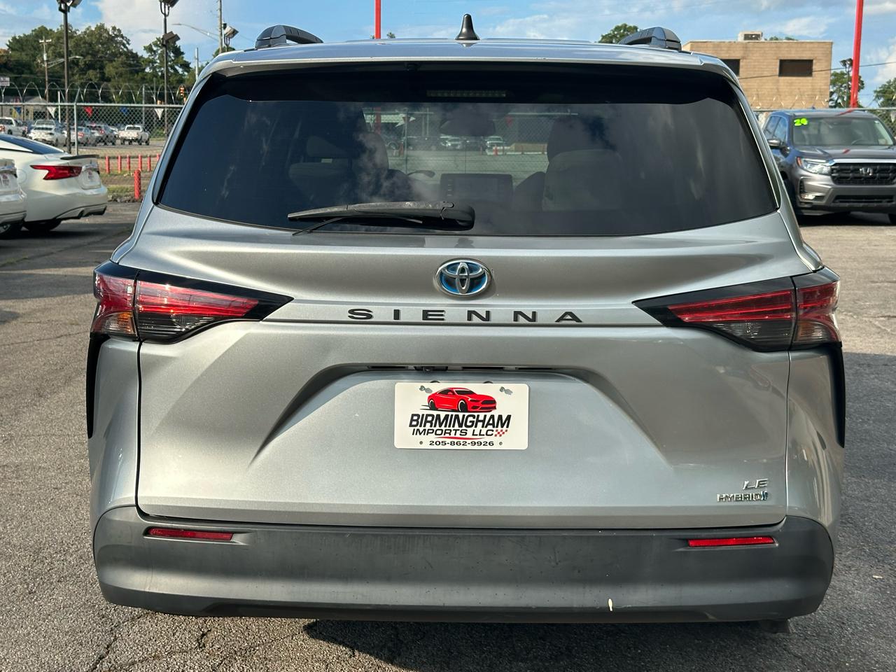 Toyota Sienna LE FWD 8-Passenger (Natl) 2021