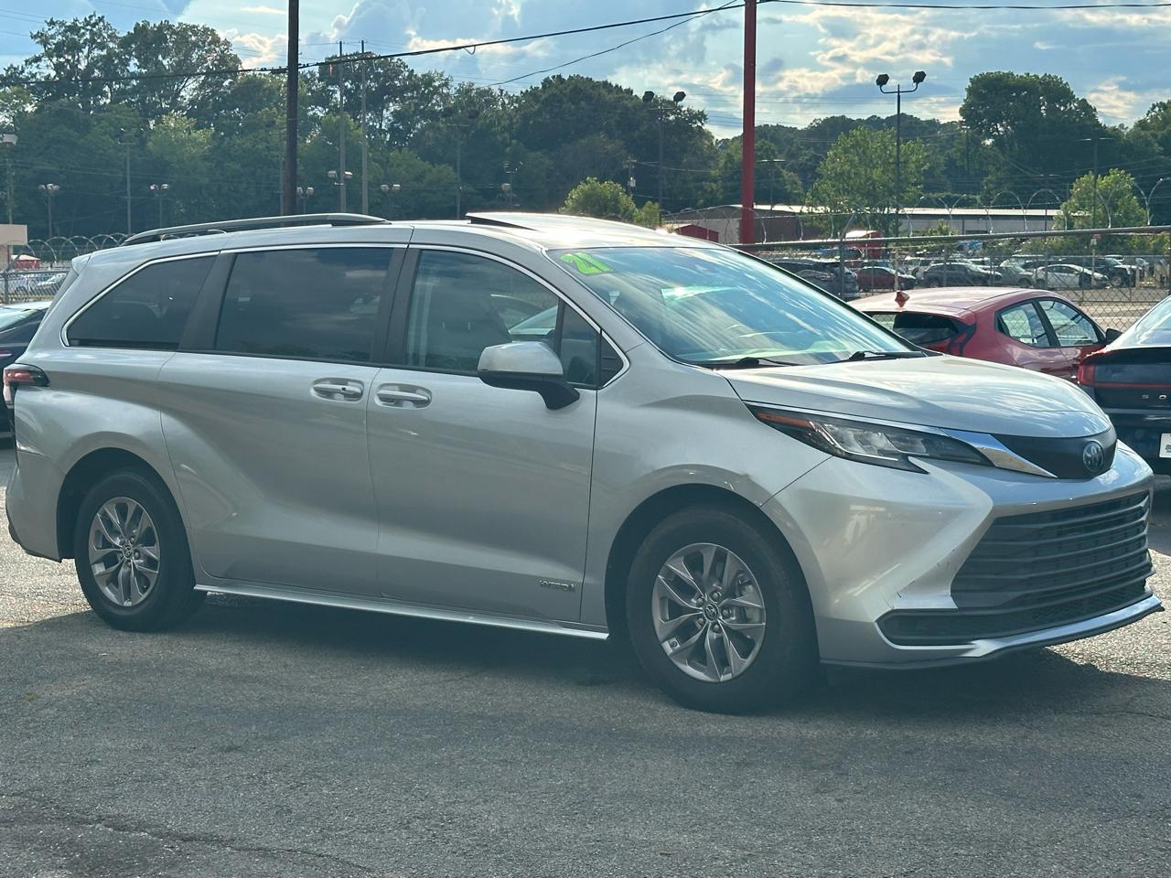 Toyota Sienna LE FWD 8-Passenger (Natl) 2021