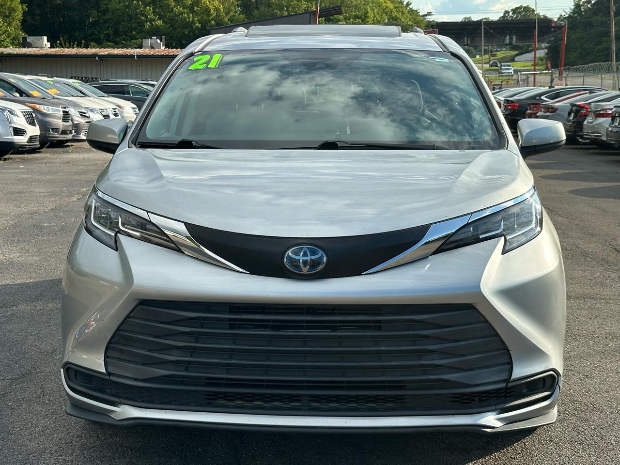 Toyota Sienna LE FWD 8-Passenger (Natl) 2021