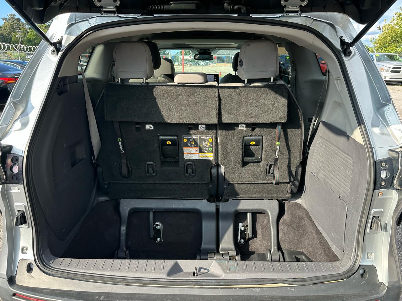 Toyota Sienna LE FWD 8-Passenger (Natl) 2021