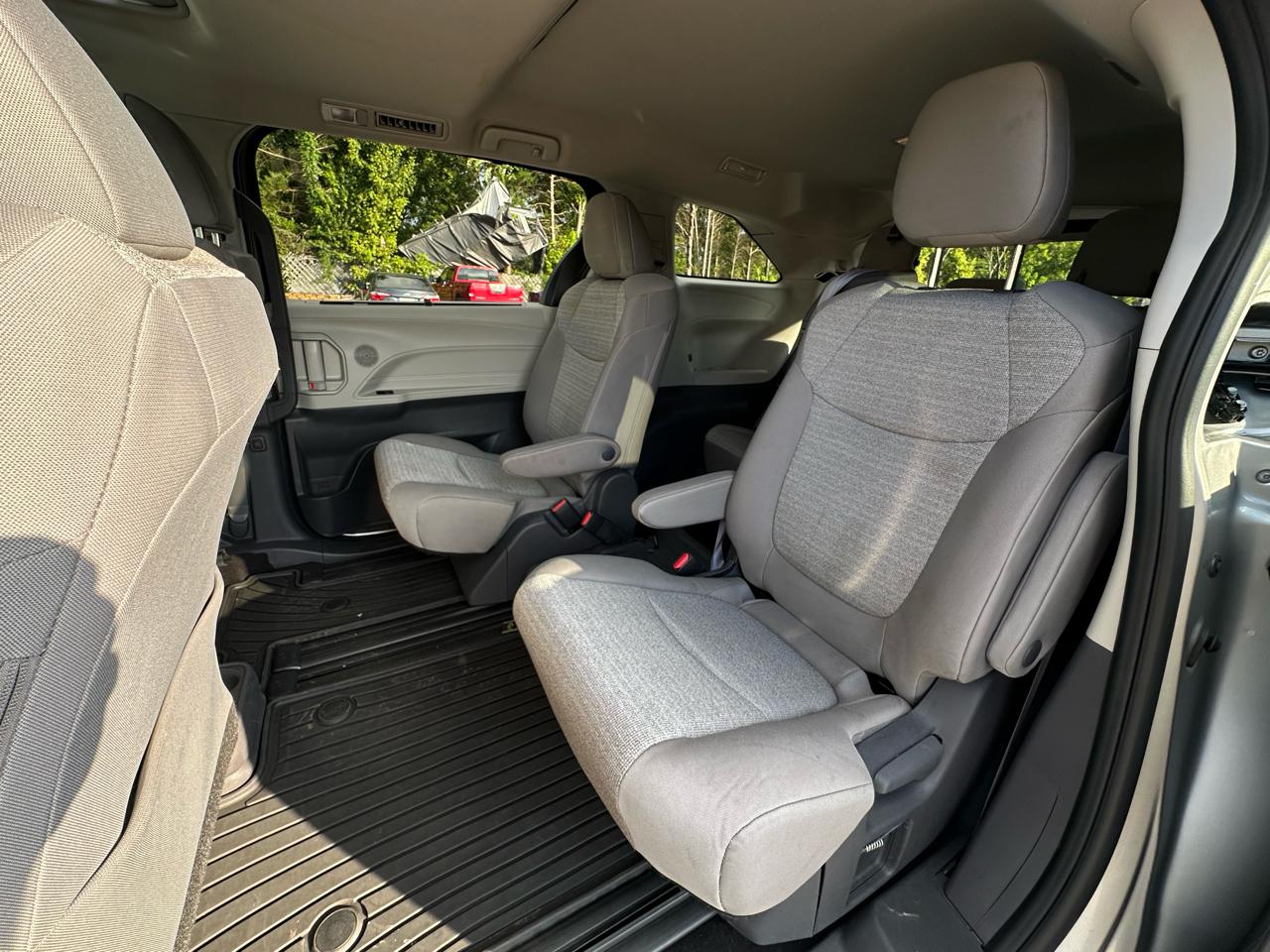 Toyota Sienna LE FWD 8-Passenger (Natl) 2021