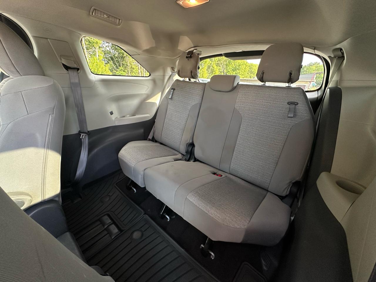 Toyota Sienna LE FWD 8-Passenger (Natl) 2021