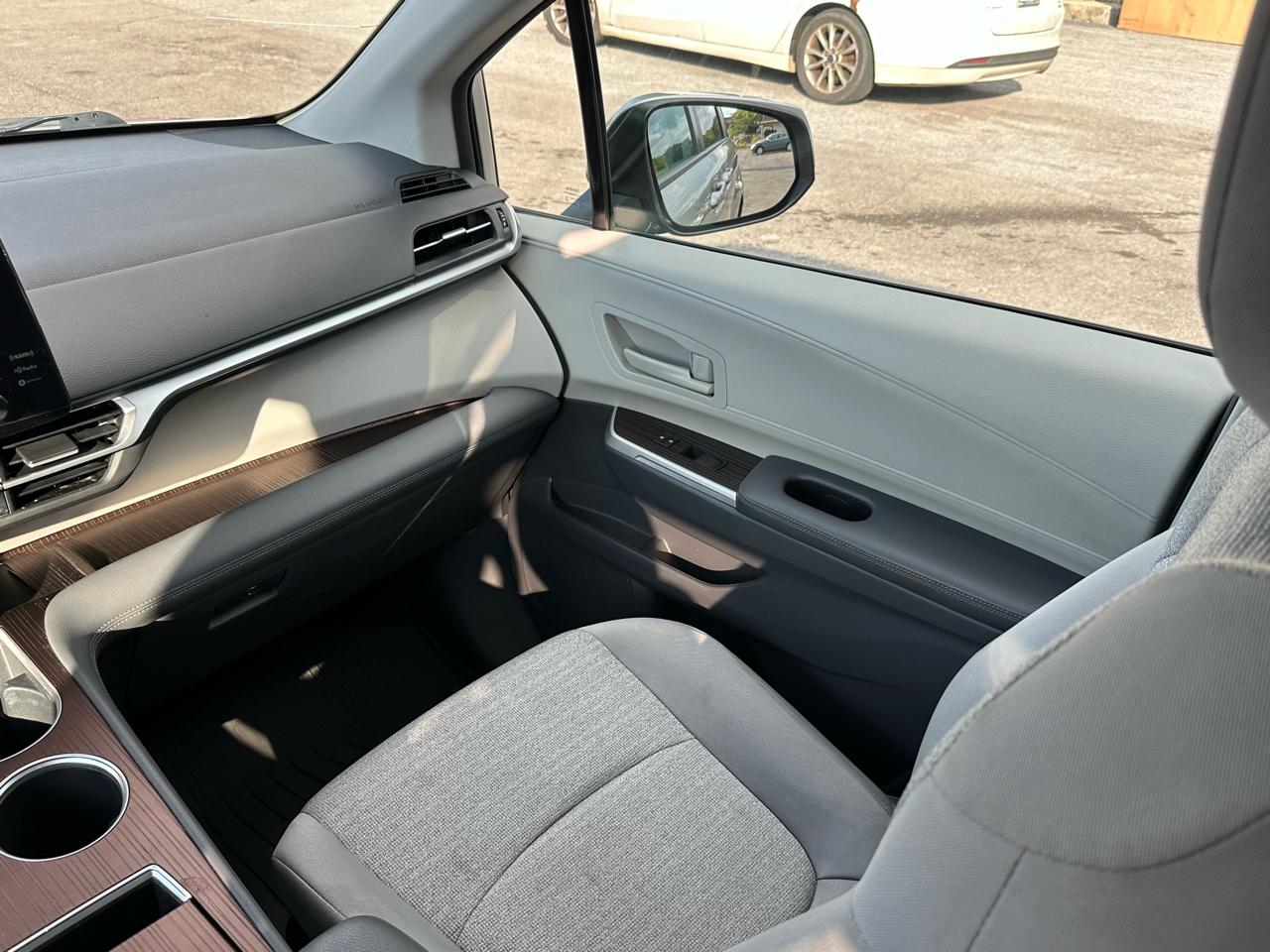 Toyota Sienna LE FWD 8-Passenger (Natl) 2021