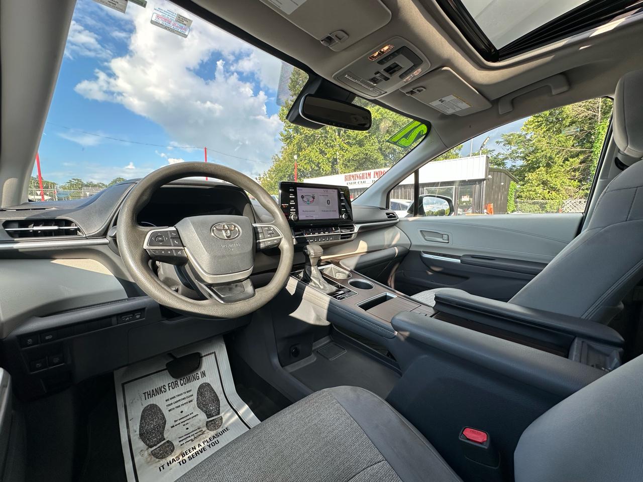 Toyota Sienna LE FWD 8-Passenger (Natl) 2021