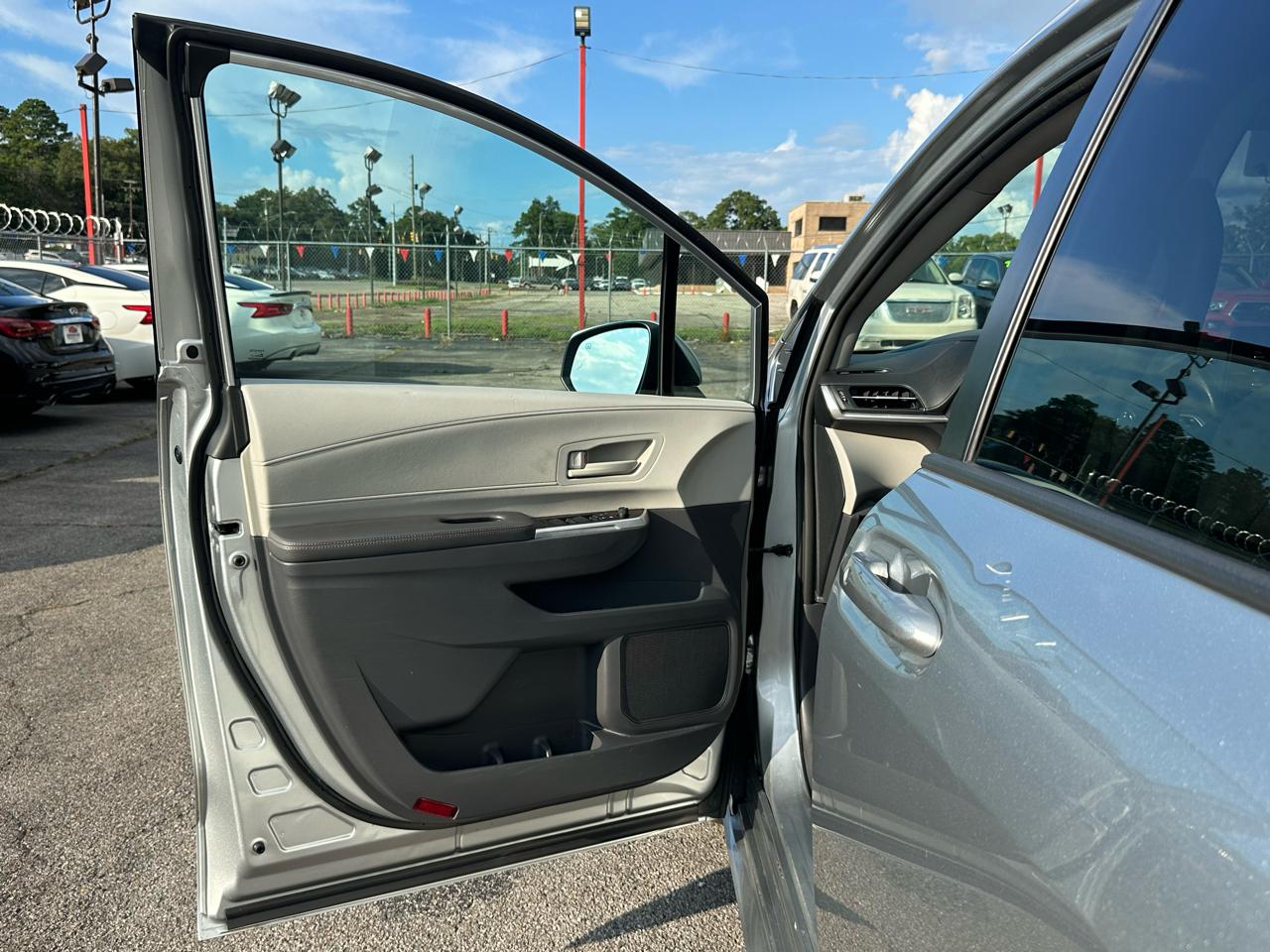Toyota Sienna LE FWD 8-Passenger (Natl) 2021
