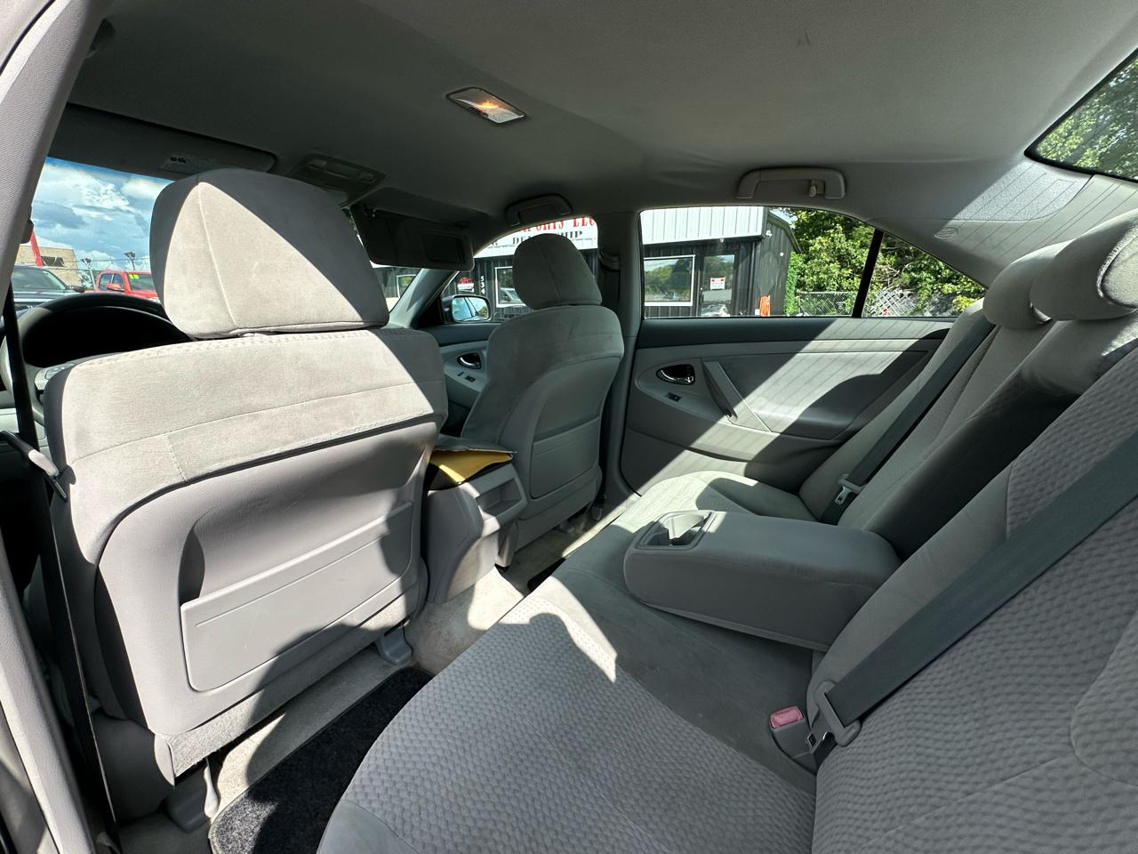 Toyota Camry 4dr Sdn I4 Man (Natl) 2010