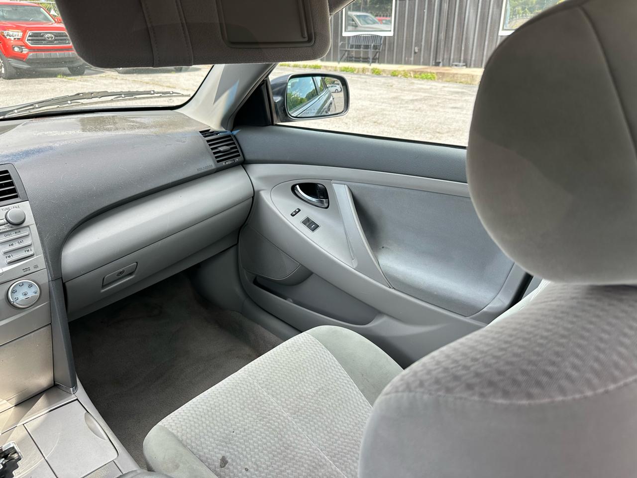 Toyota Camry 4dr Sdn I4 Man (Natl) 2010