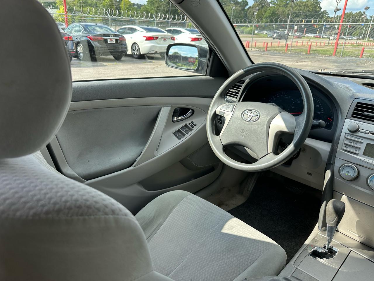 Toyota Camry 4dr Sdn I4 Man (Natl) 2010