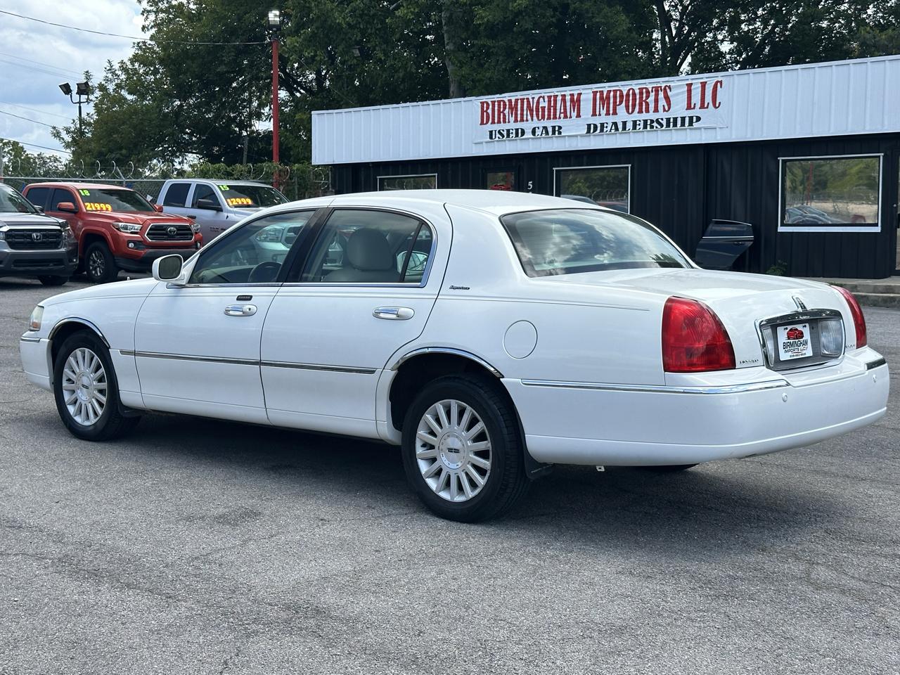 Lincoln Town Car 4dr Sdn Signature 2003