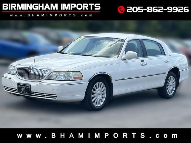 White 2003 Lincoln Town Car Sedan Rear-Wheel Drive Automatic