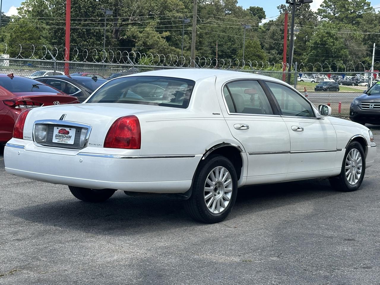 Lincoln Town Car 4dr Sdn Signature 2003