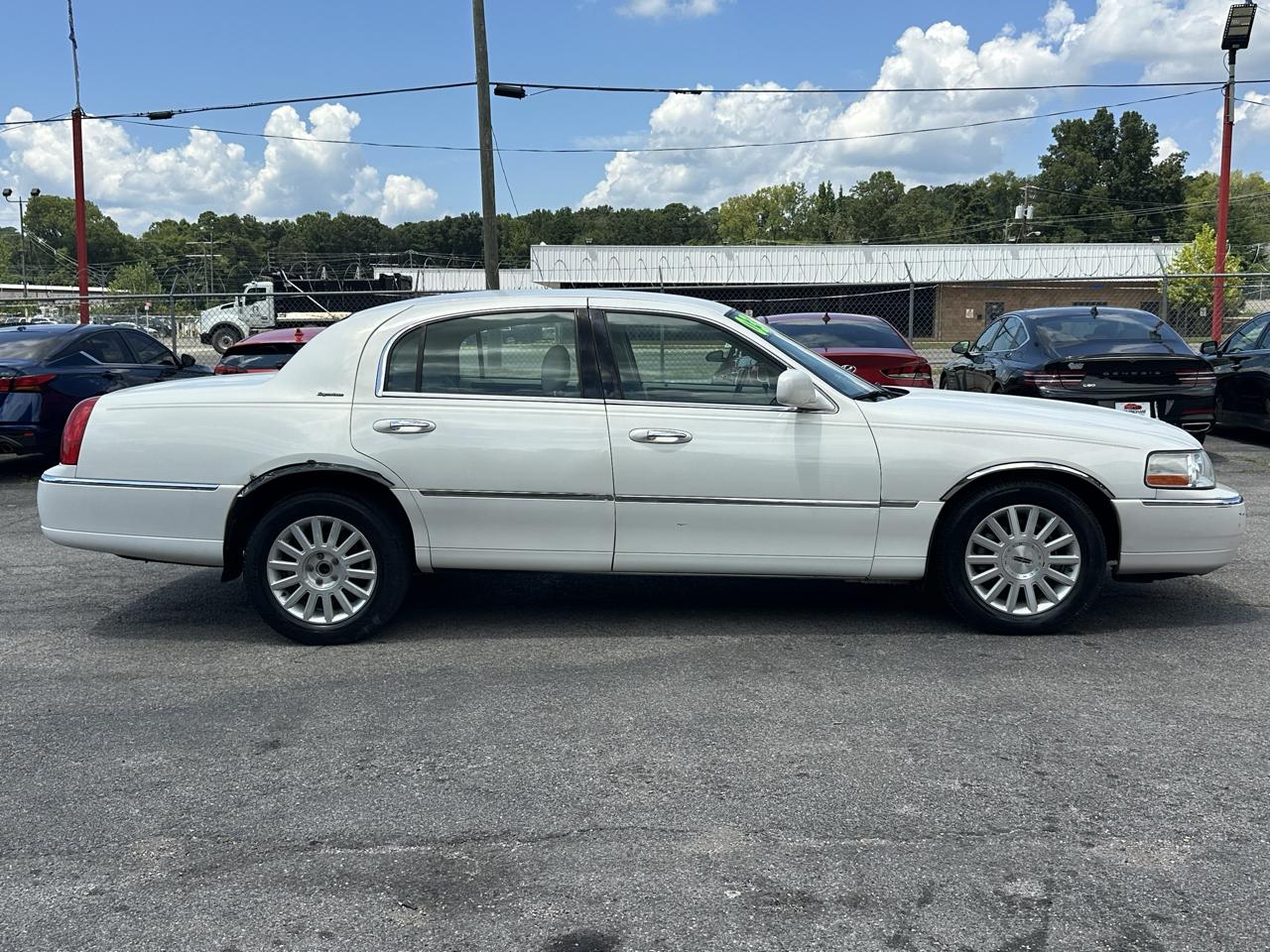 Lincoln Town Car 4dr Sdn Signature 2003
