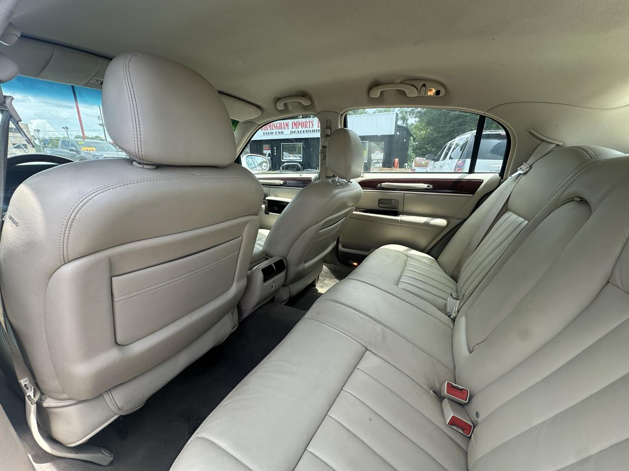 Lincoln Town Car 4dr Sdn Signature 2003