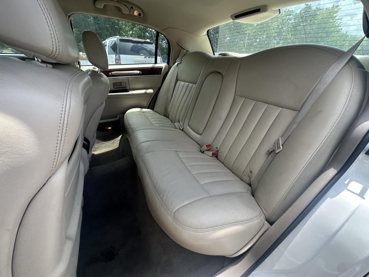 Lincoln Town Car 4dr Sdn Signature 2003