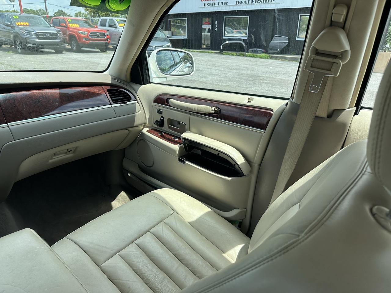 Lincoln Town Car 4dr Sdn Signature 2003