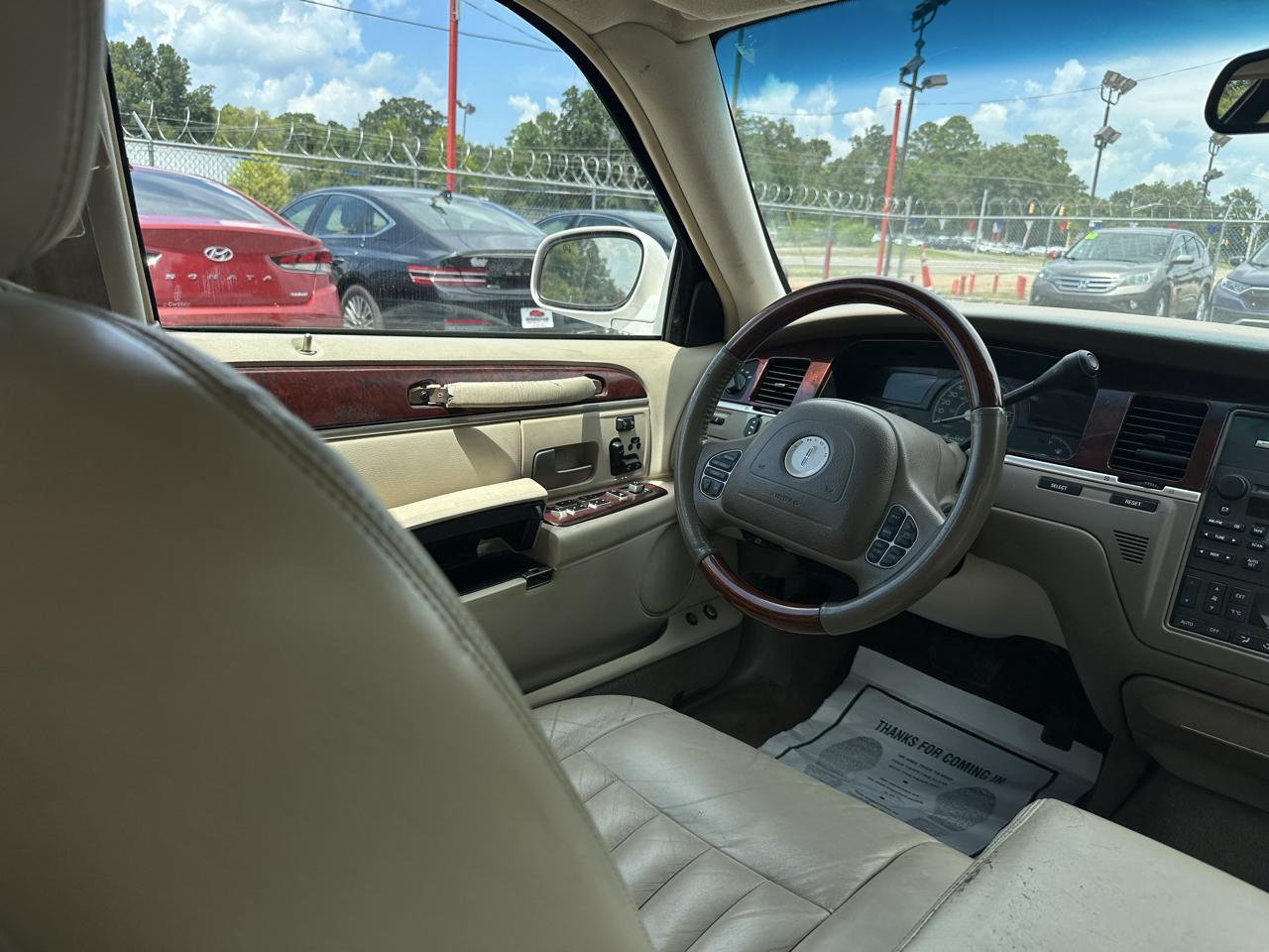 Lincoln Town Car 4dr Sdn Signature 2003