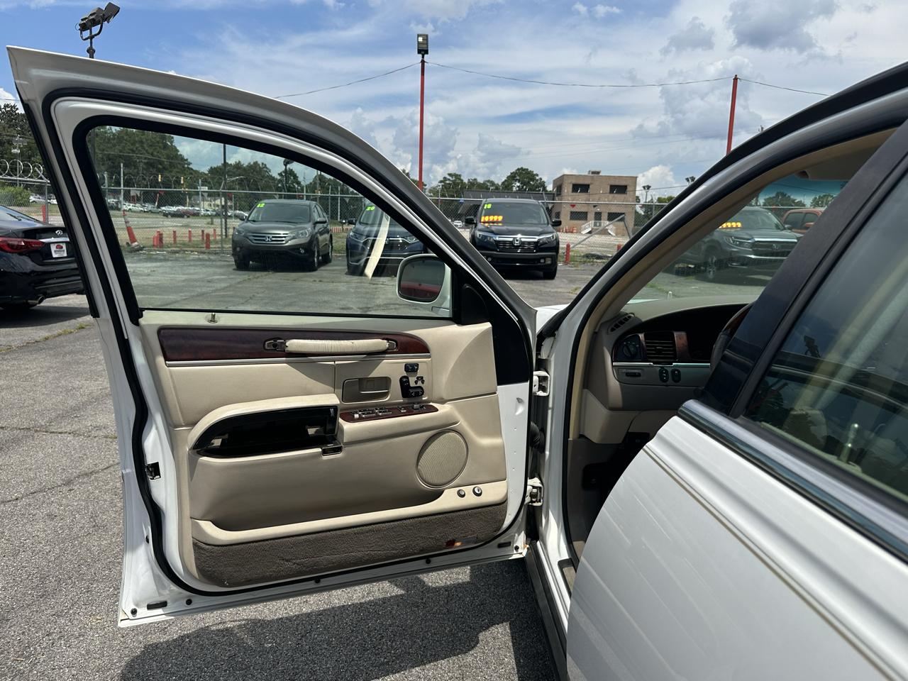 Lincoln Town Car 4dr Sdn Signature 2003
