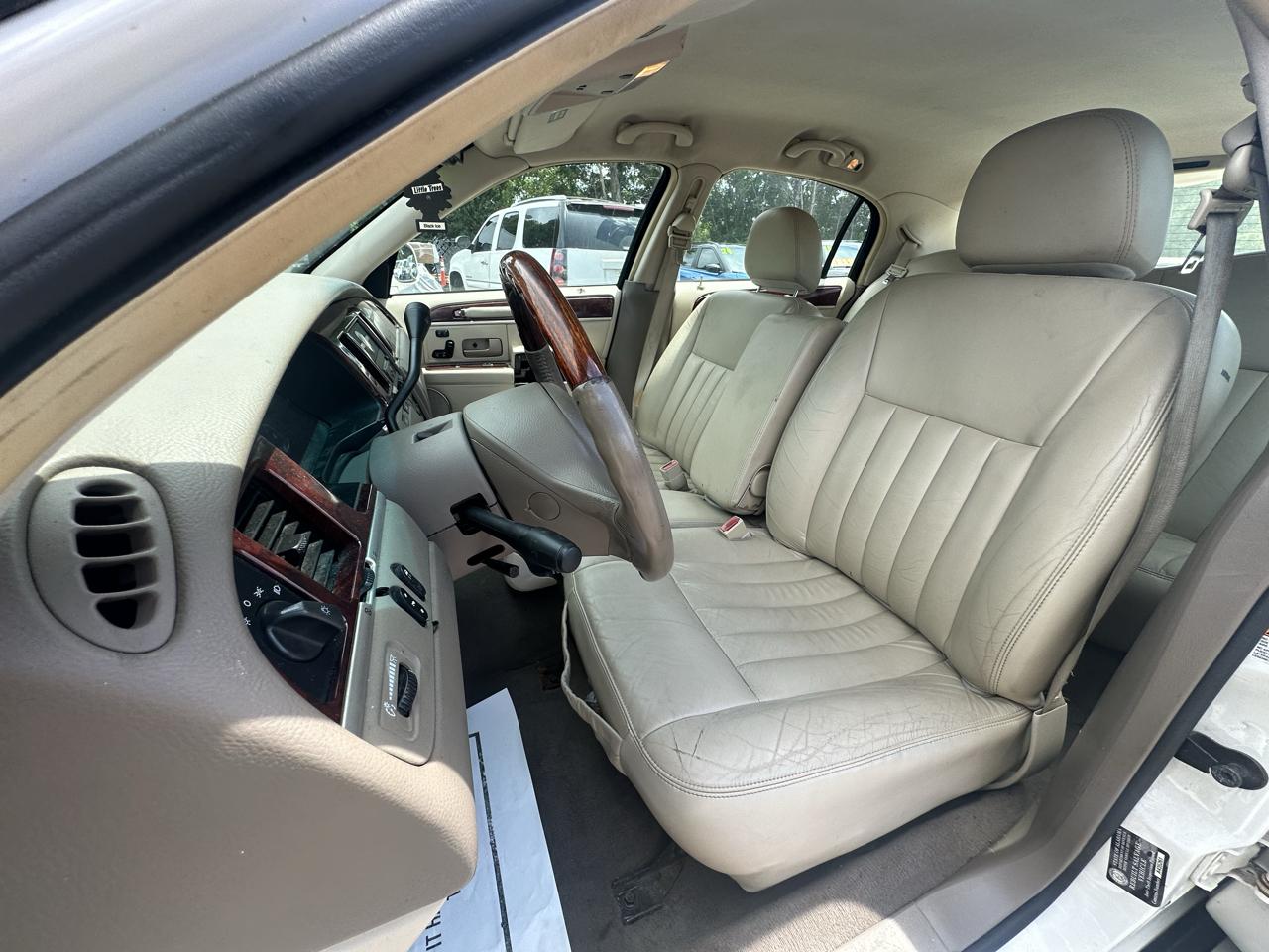 Lincoln Town Car 4dr Sdn Signature 2003