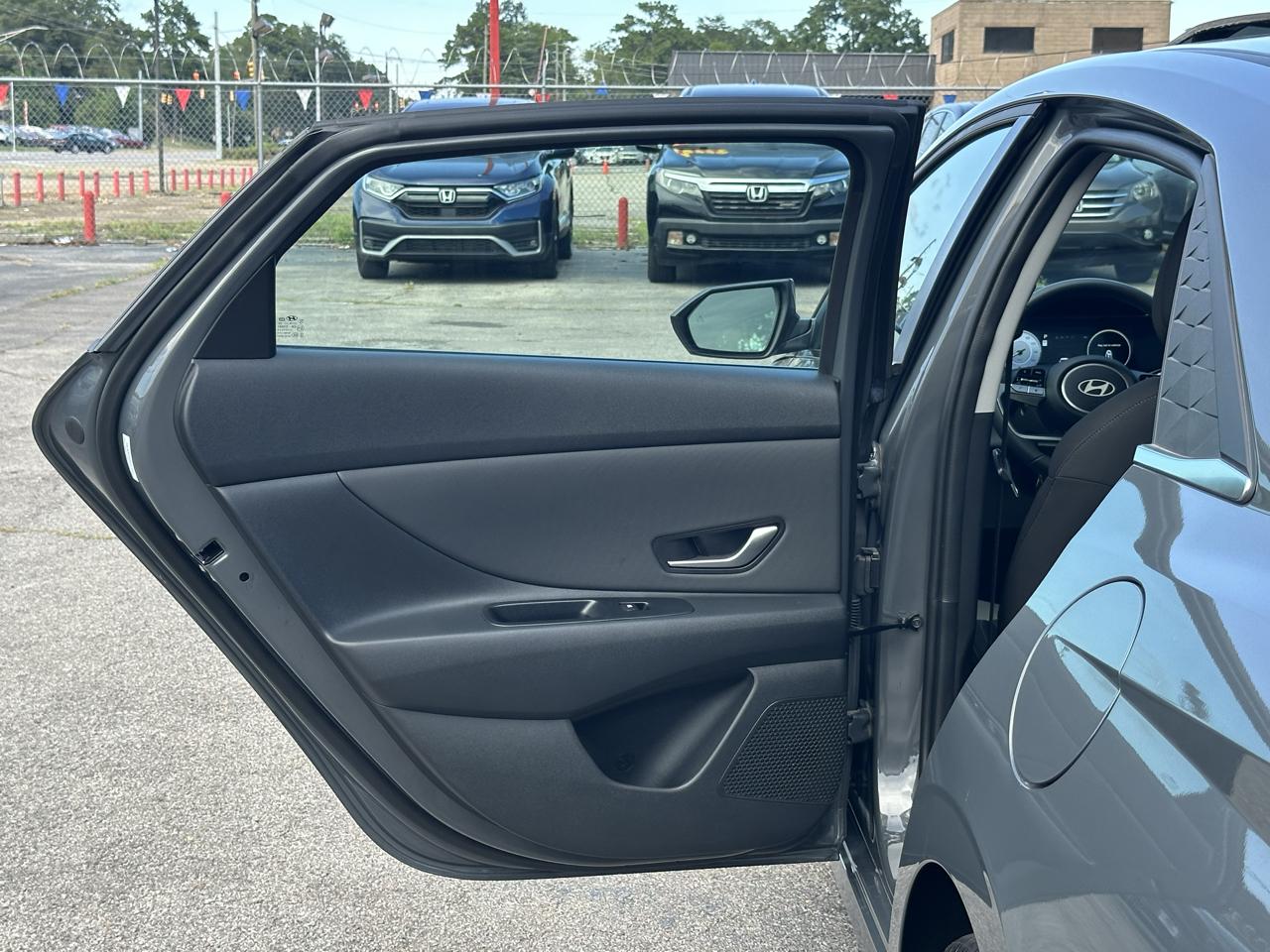 Hyundai Elantra SEL Convenience IVT 2025