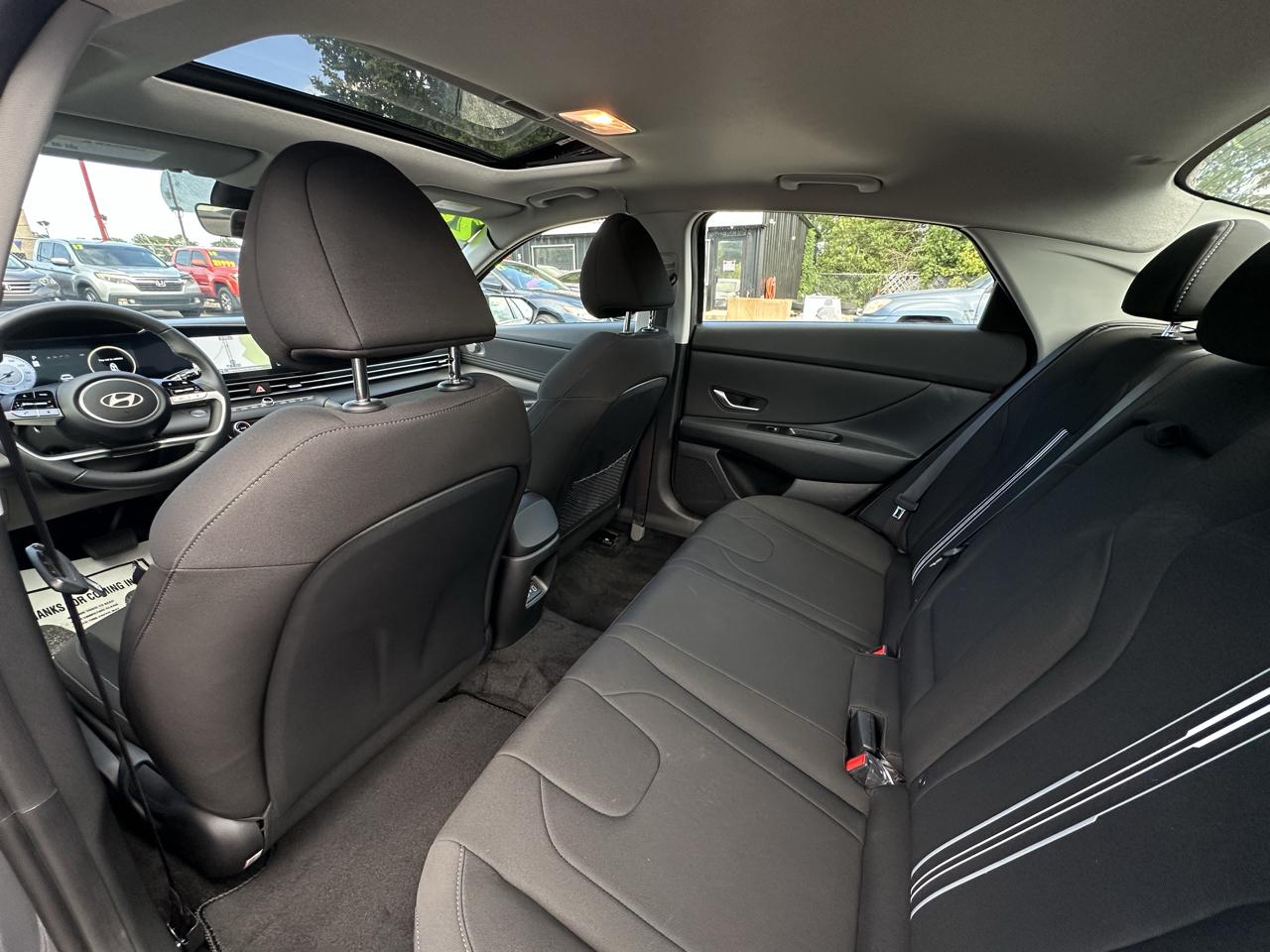 Hyundai Elantra SEL Convenience IVT 2025