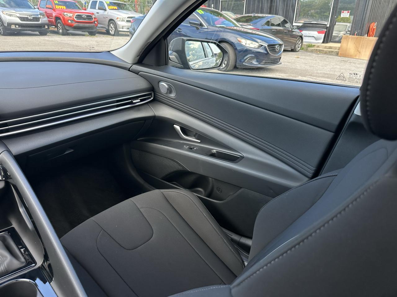 Hyundai Elantra SEL Convenience IVT 2025