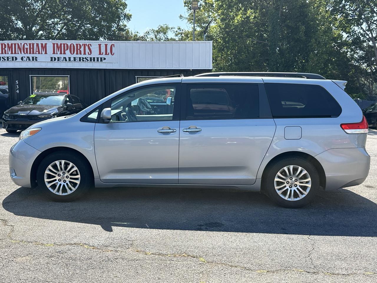 Toyota Sienna 5dr 7-Pass Van V6 XLE AAS FWD (Natl) 2014