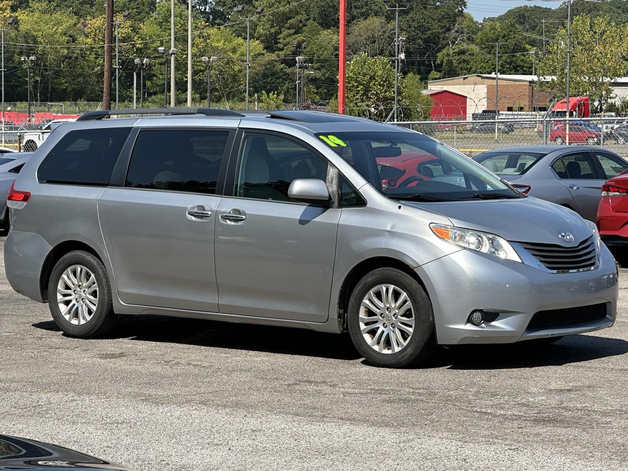 Toyota Sienna 5dr 7-Pass Van V6 XLE AAS FWD (Natl) 2014