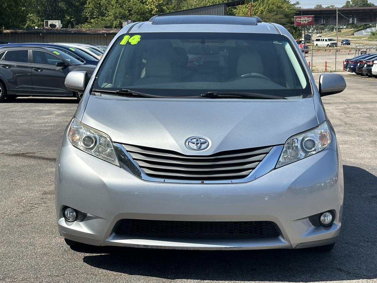 Toyota Sienna 5dr 7-Pass Van V6 XLE AAS FWD (Natl) 2014