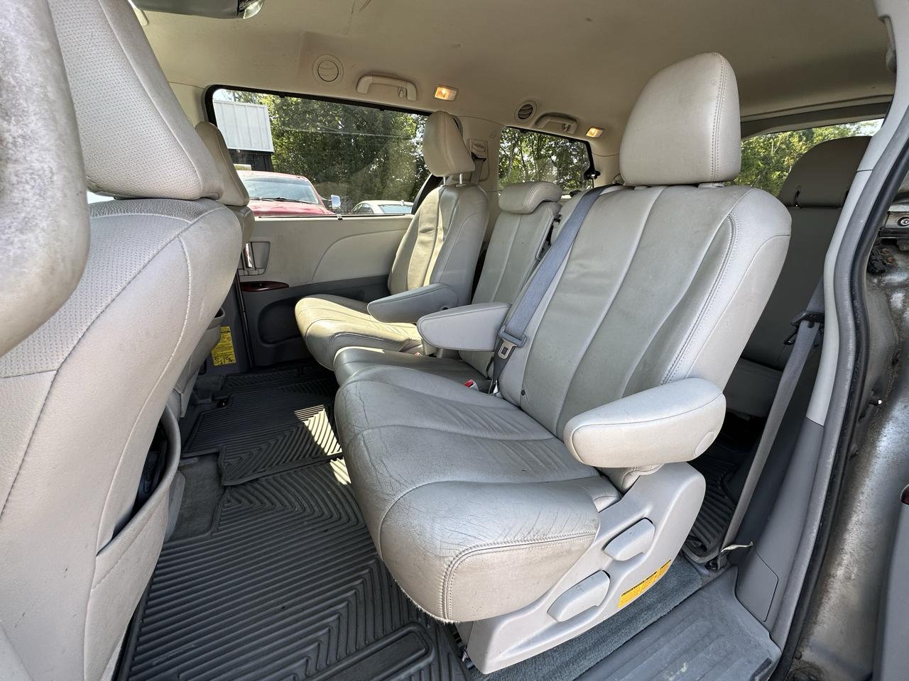 Toyota Sienna 5dr 7-Pass Van V6 XLE AAS FWD (Natl) 2014