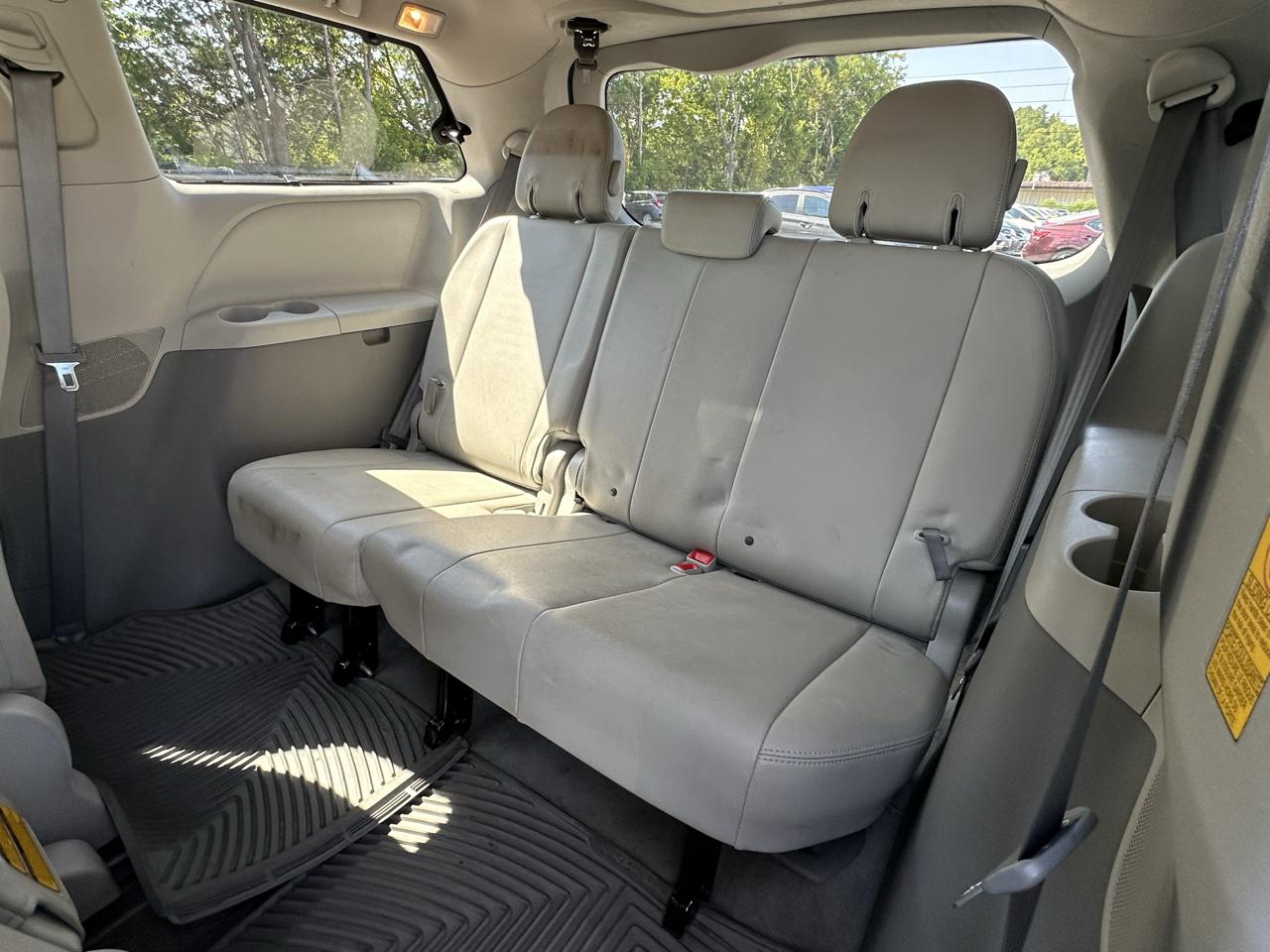 Toyota Sienna 5dr 7-Pass Van V6 XLE AAS FWD (Natl) 2014