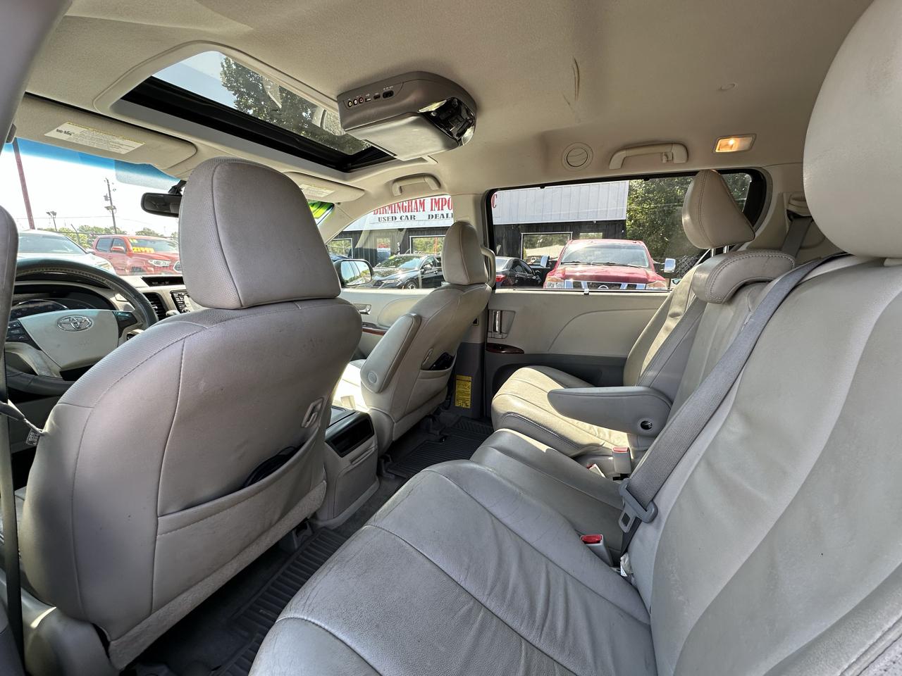 Toyota Sienna 5dr 7-Pass Van V6 XLE AAS FWD (Natl) 2014