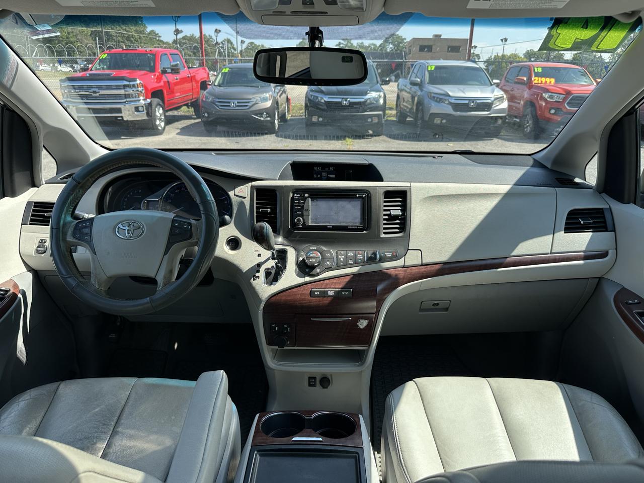 Toyota Sienna 5dr 7-Pass Van V6 XLE AAS FWD (Natl) 2014