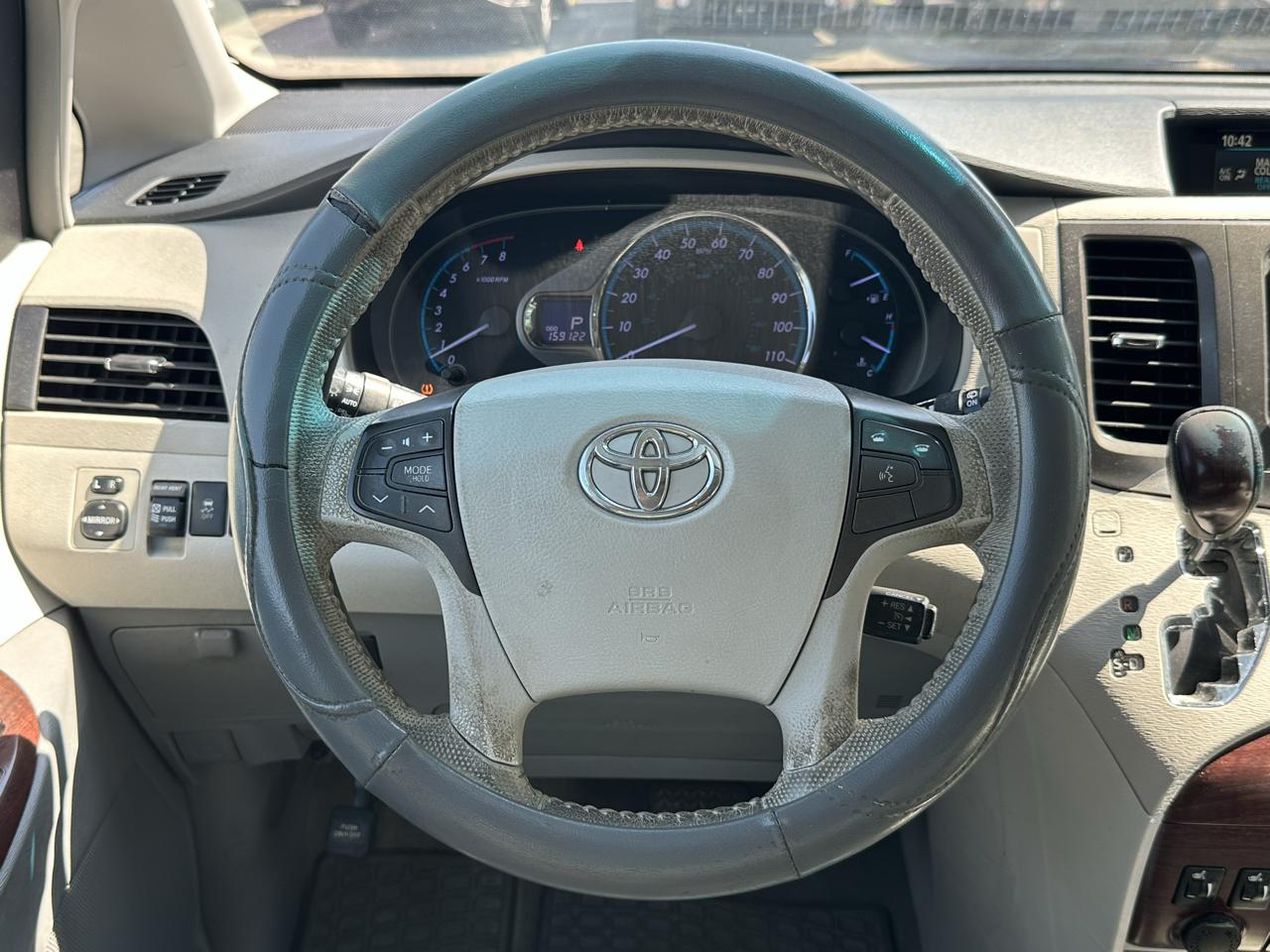 Toyota Sienna 5dr 7-Pass Van V6 XLE AAS FWD (Natl) 2014