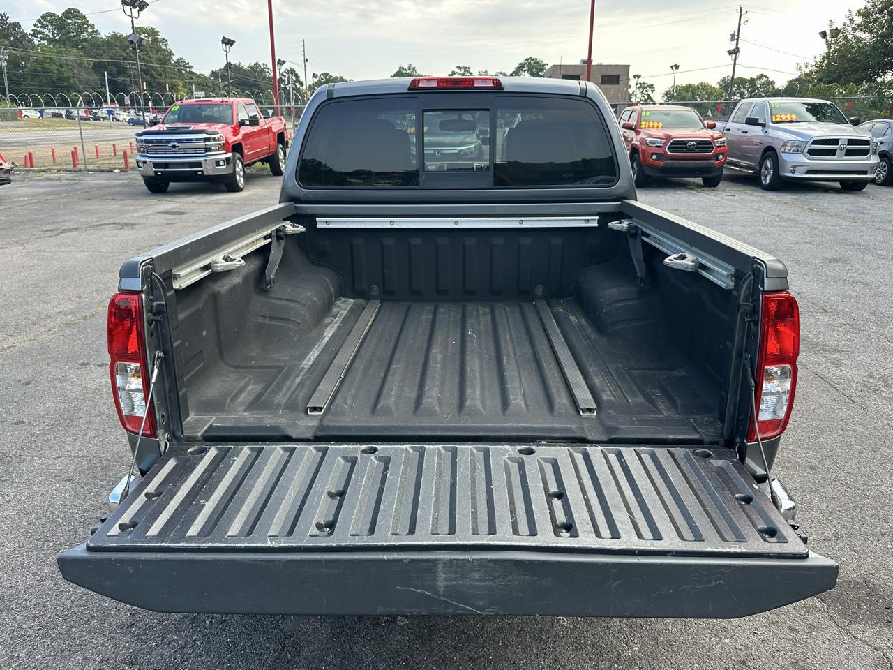 Nissan Frontier Crew Cab 4x2 SV V6 Auto 2018