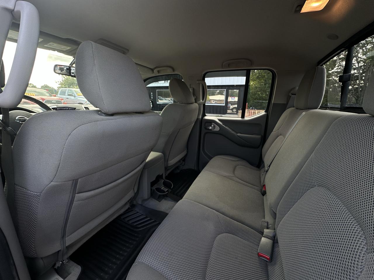Nissan Frontier Crew Cab 4x2 SV V6 Auto 2018