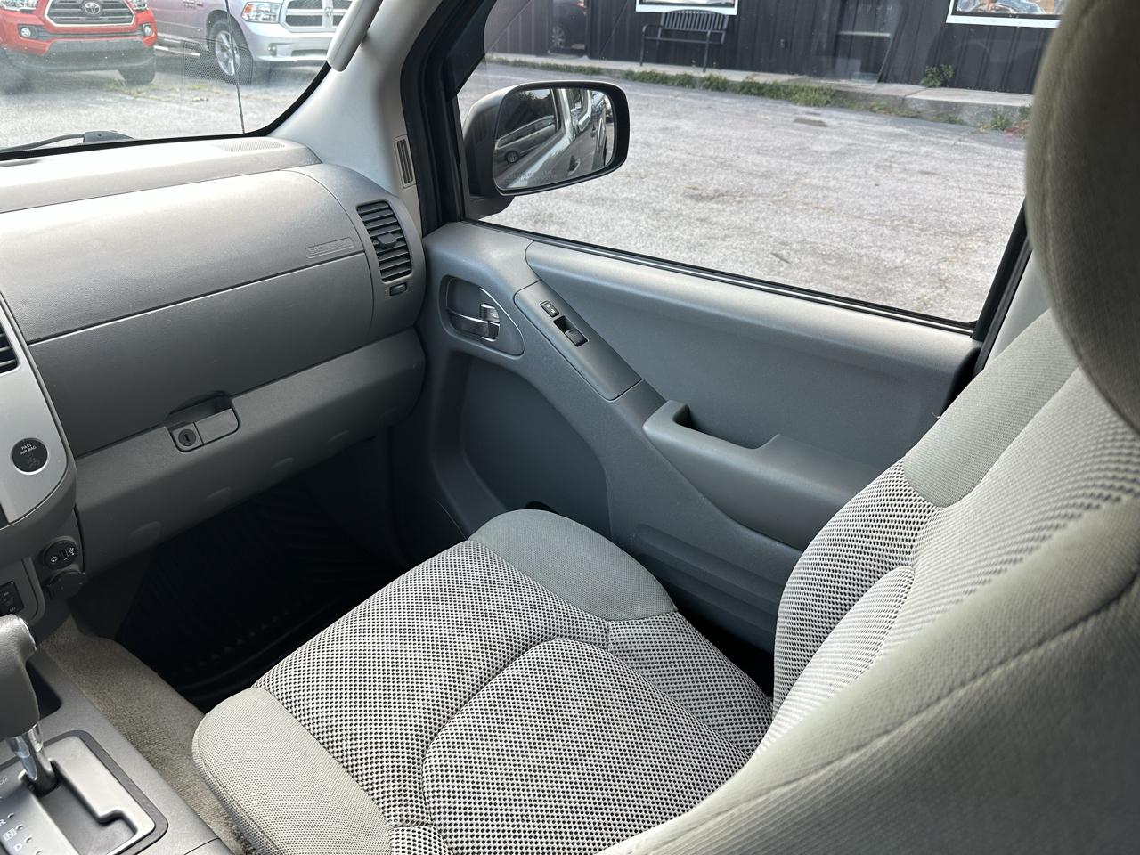 Nissan Frontier Crew Cab 4x2 SV V6 Auto 2018