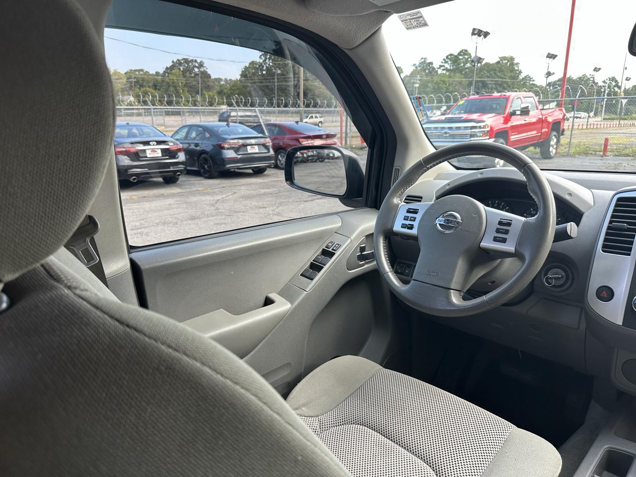 Nissan Frontier Crew Cab 4x2 SV V6 Auto 2018