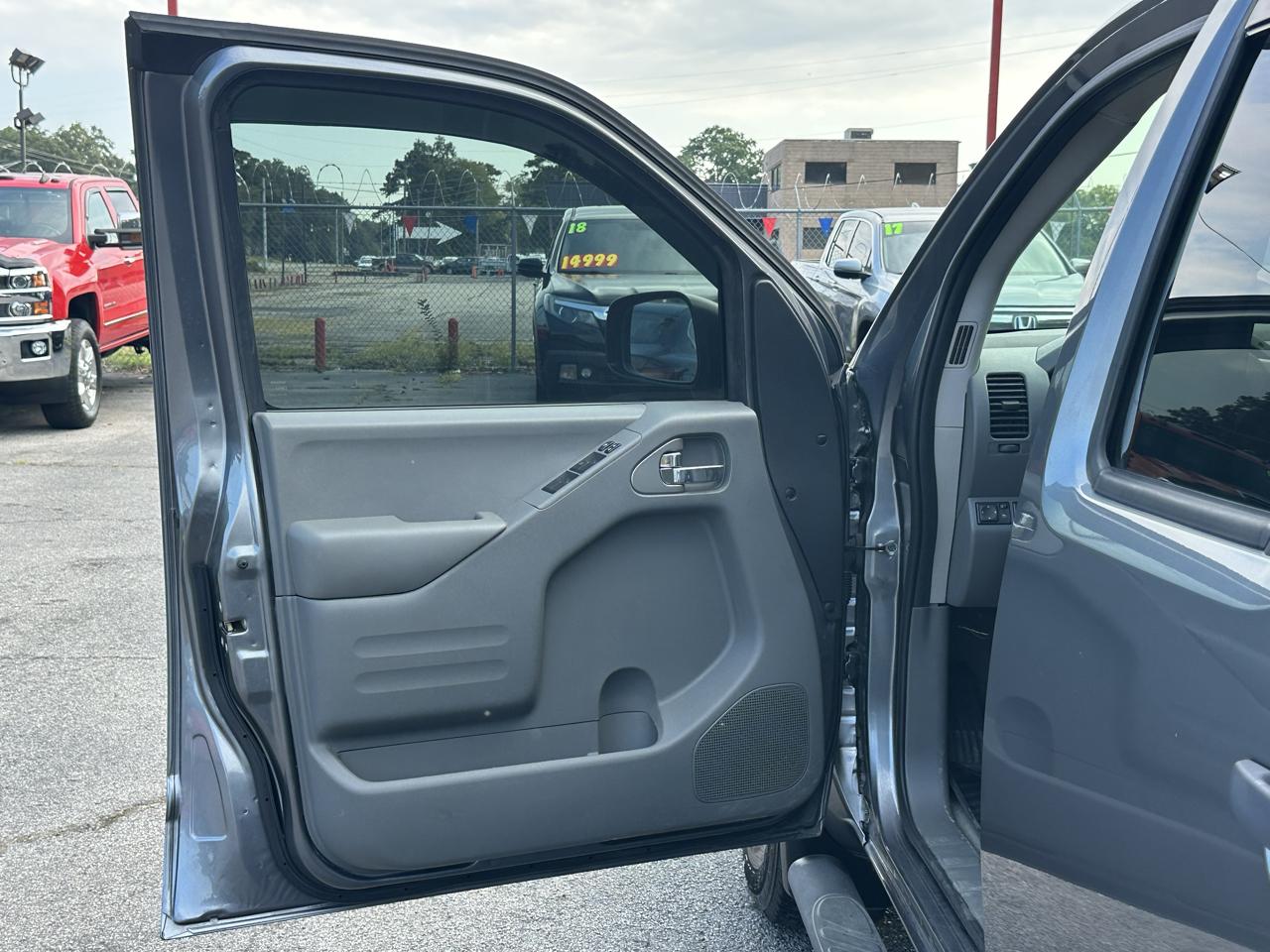 Nissan Frontier Crew Cab 4x2 SV V6 Auto 2018