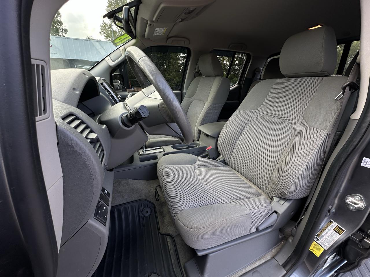 Nissan Frontier Crew Cab 4x2 SV V6 Auto 2018