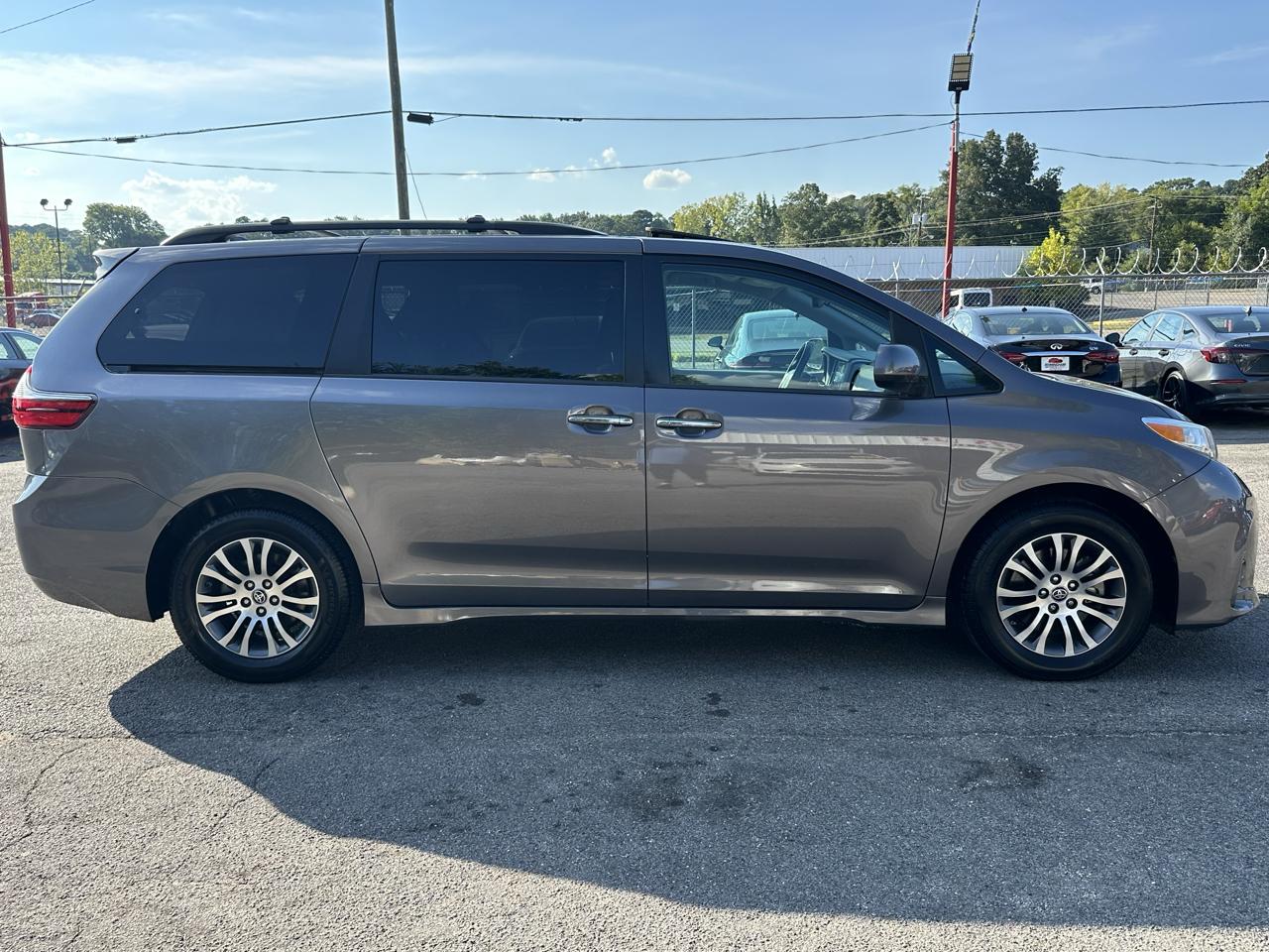 Toyota Sienna XLE Auto Access Seat FWD 7-Passenger (Natl) 2020