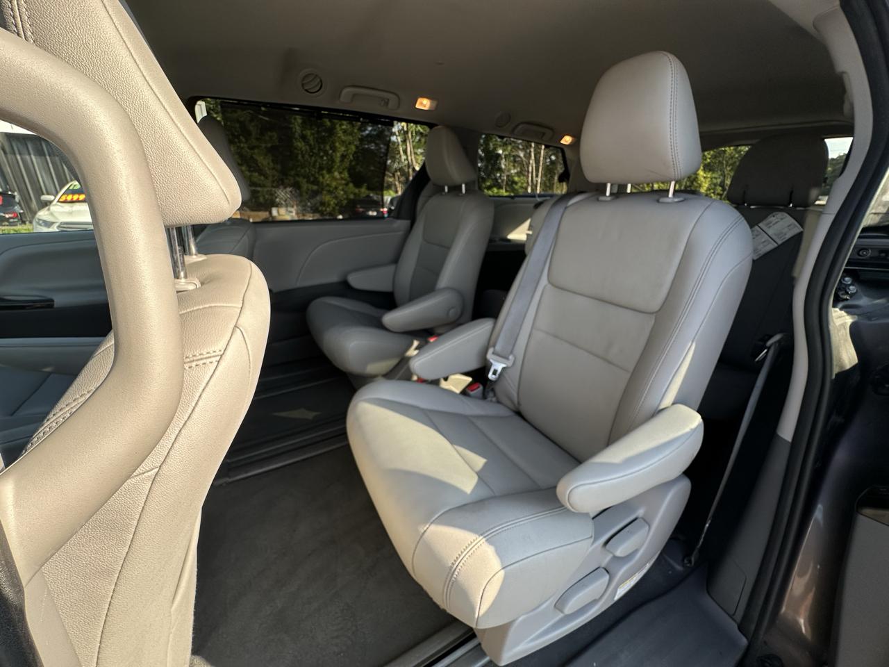 Toyota Sienna XLE Auto Access Seat FWD 7-Passenger (Natl) 2020