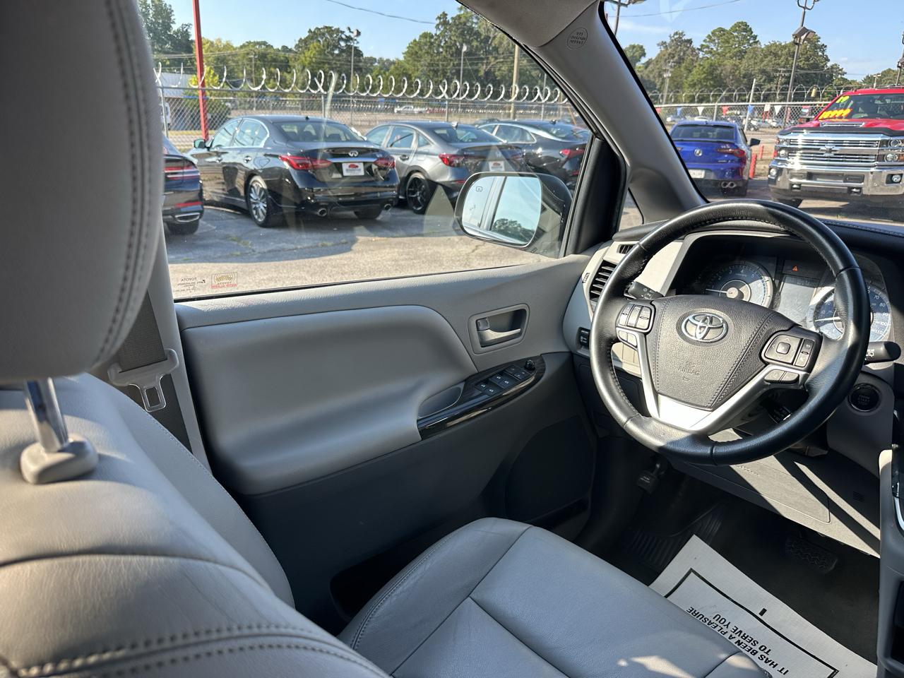 Toyota Sienna XLE Auto Access Seat FWD 7-Passenger (Natl) 2020