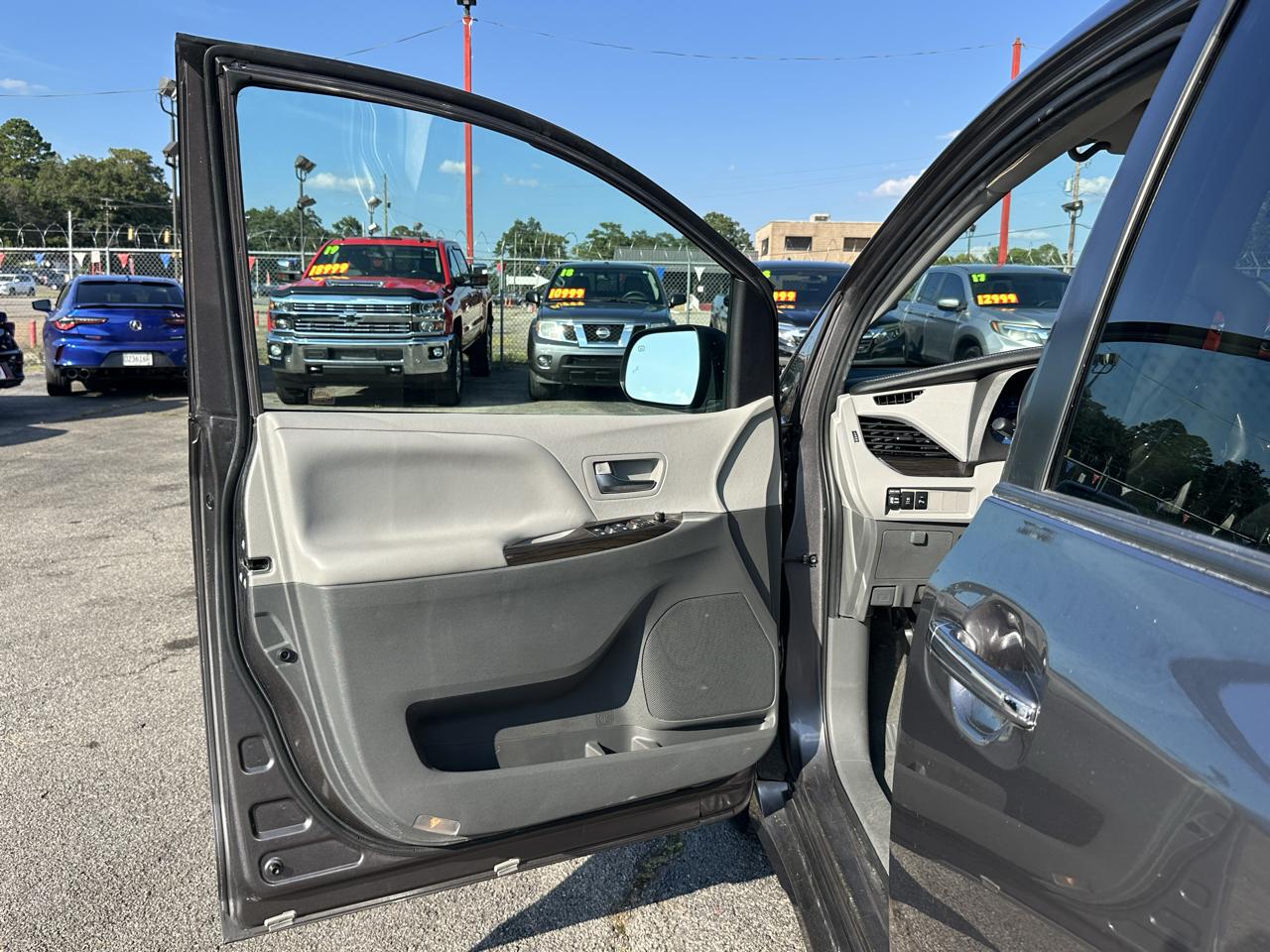 Toyota Sienna XLE Auto Access Seat FWD 7-Passenger (Natl) 2020