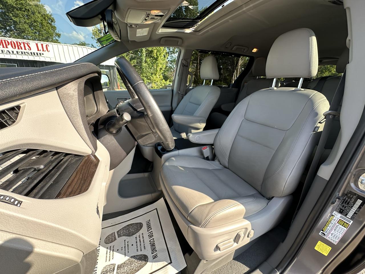 Toyota Sienna XLE Auto Access Seat FWD 7-Passenger (Natl) 2020