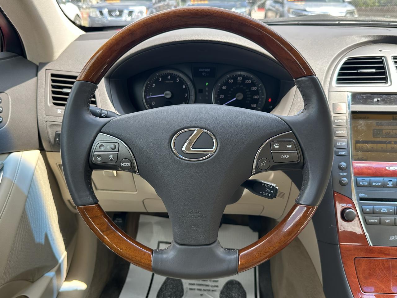 Lexus ES 350 4dr Sdn 2010