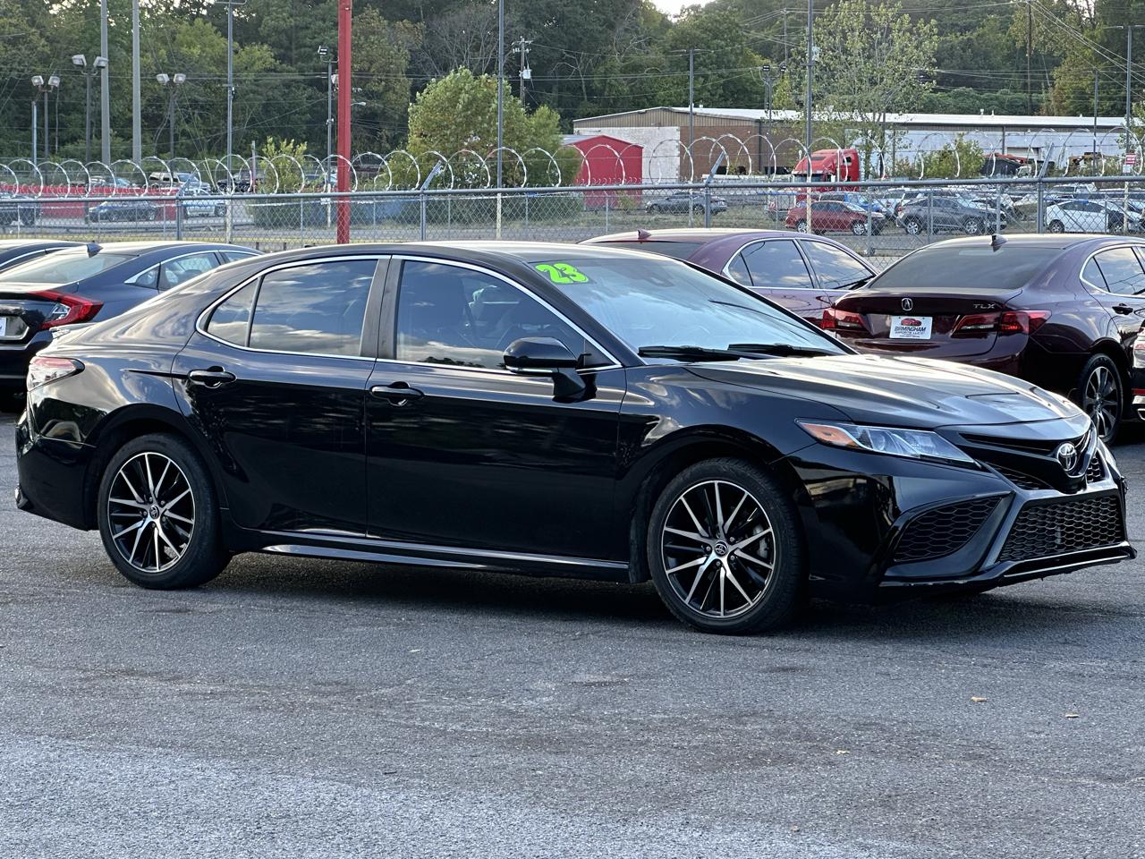 Toyota Camry Hybrid SE Nightshade CVT (Natl) 2023
