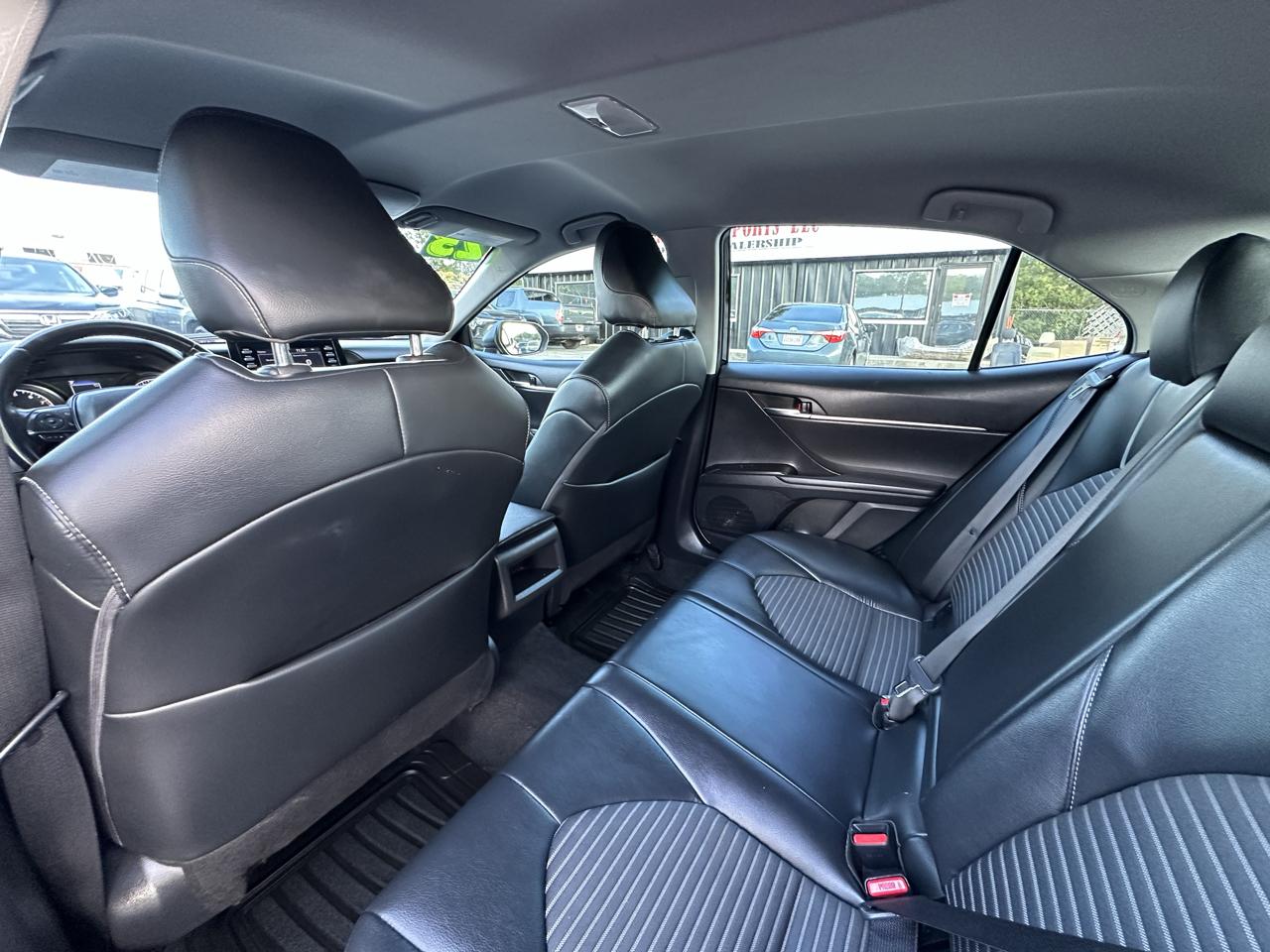 Toyota Camry Hybrid SE Nightshade CVT (Natl) 2023